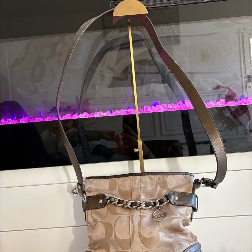 Coach F19730 Signature shoulder bag